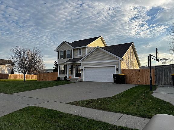 2nd image of 205 SE Crabapple Dr