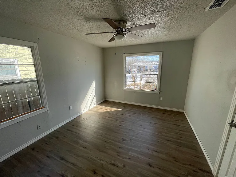 1442 Kirkwood St — Photo 5