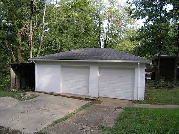 Detached Garage