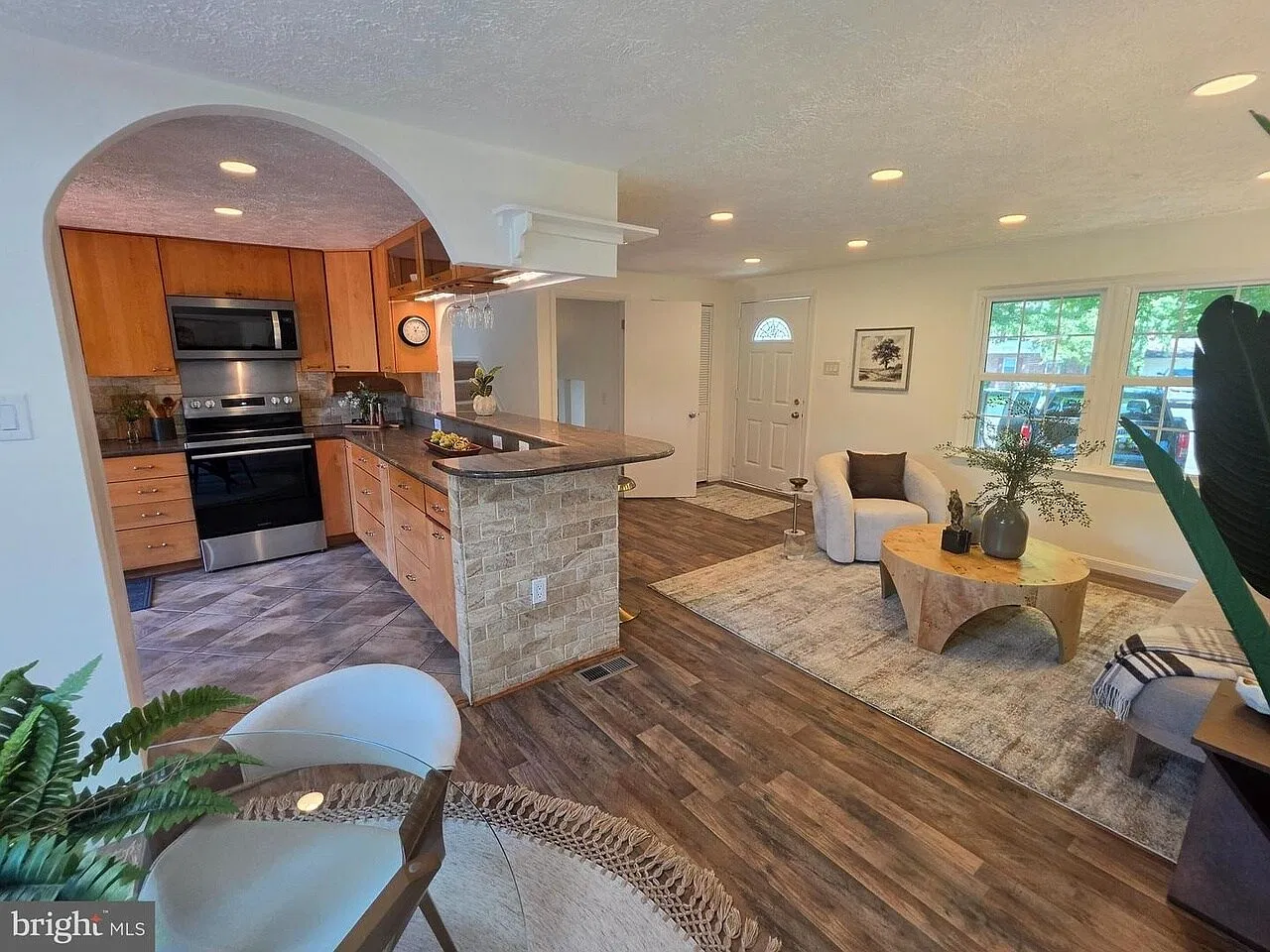 4 bed, 1500 sqft, $3,950 — Photo 3