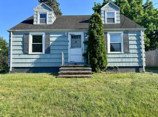 8 Roseleah Dr, Waterford, CT 06385