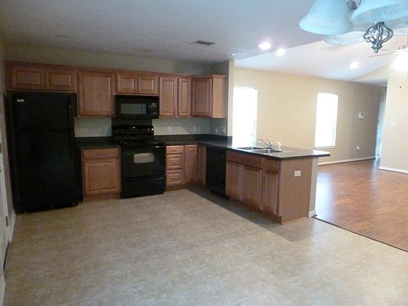 5th image of 2411 Creole St