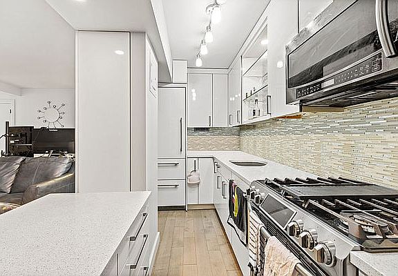 3rd image of 333 E 75th St APT 2A