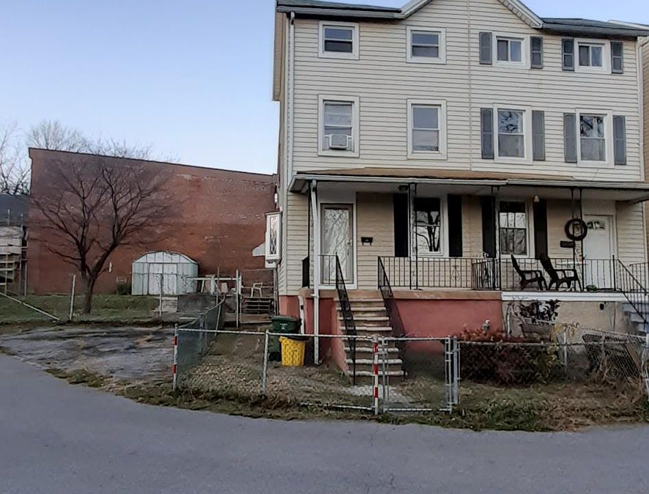 Parking, fenced yard, front porch