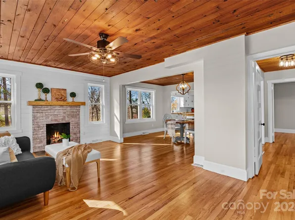 51 Riverview Dr, Canton, NC 28716