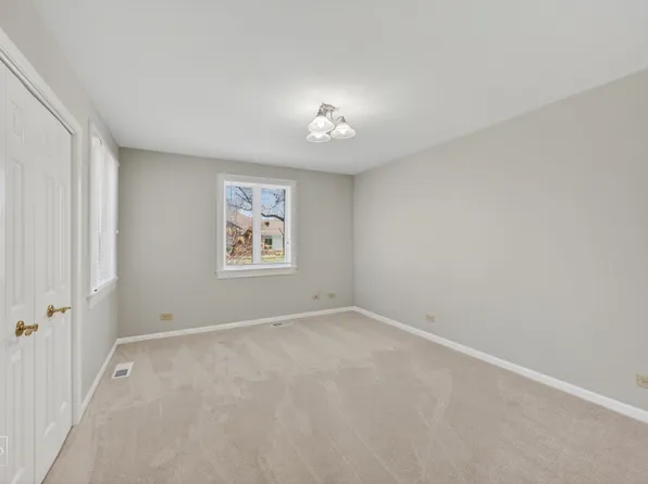 38 Godair Dr, Hinsdale, IL 60521