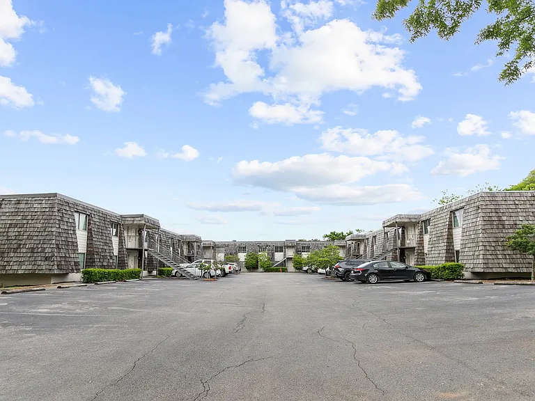 Linridge Apartments — Photo 24