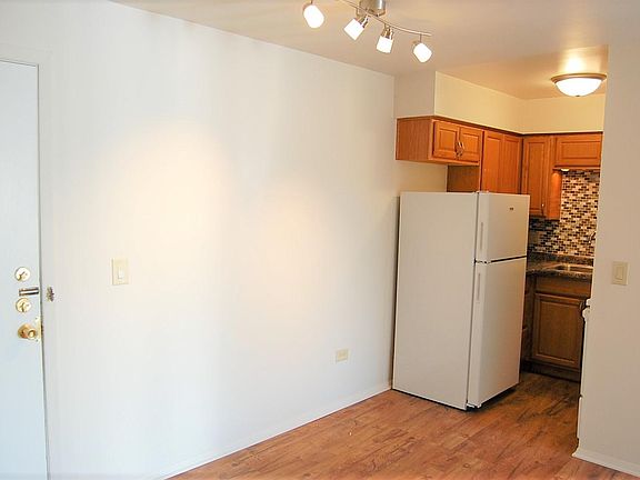 2nd image of 210 Circle Ave APT 506