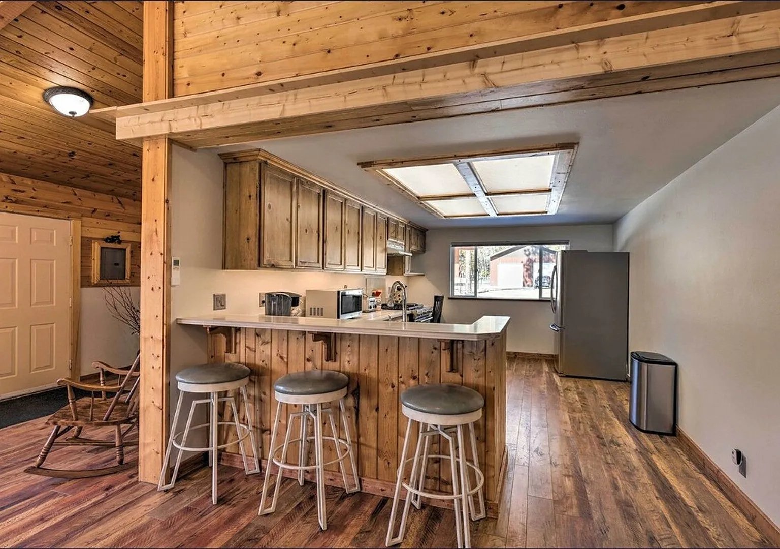 Gorgeous 2 Bed, 1.5 Bath Cabin Retreat on Big Creek — Photo 3