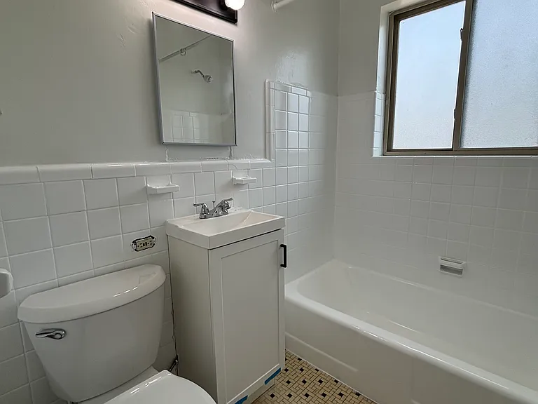 Leyden Apartments — Photo 28