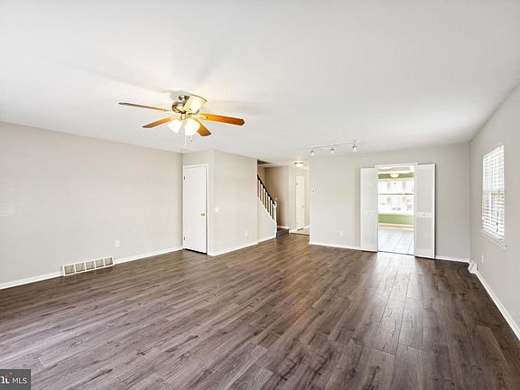 3rd image of 357 Saybrook Ln