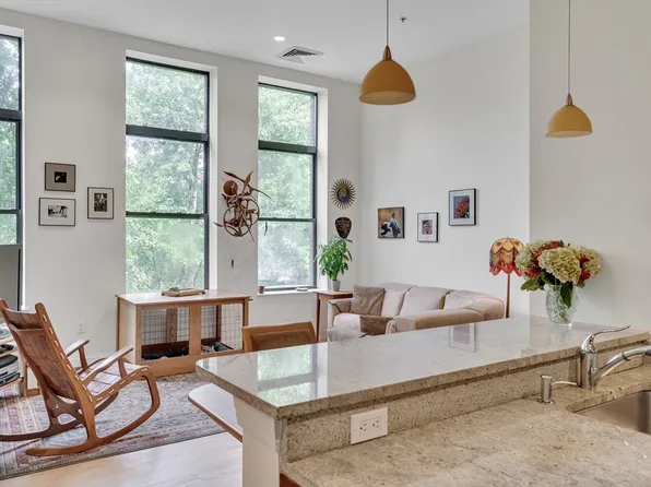 20 Corporal McTernan St Unit 203, Cambridge, MA 02139