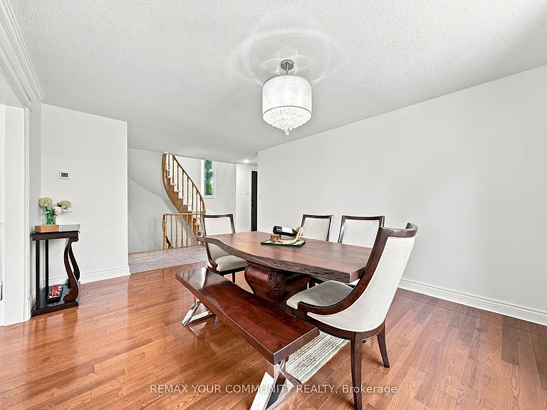 1544 Greenbriar Dr — Photo 6