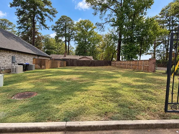 701 Cove Pl, Longview, TX 75604