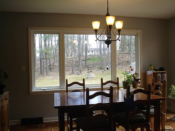 3rd image of 5 Pinewood Dr