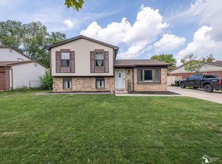 19010 Arlington Dr, Woodhaven, MI 48183