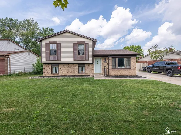 19010 Arlington Dr, Woodhaven, MI 48183