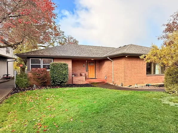 571 NW Wade St, Estacada, OR 97023