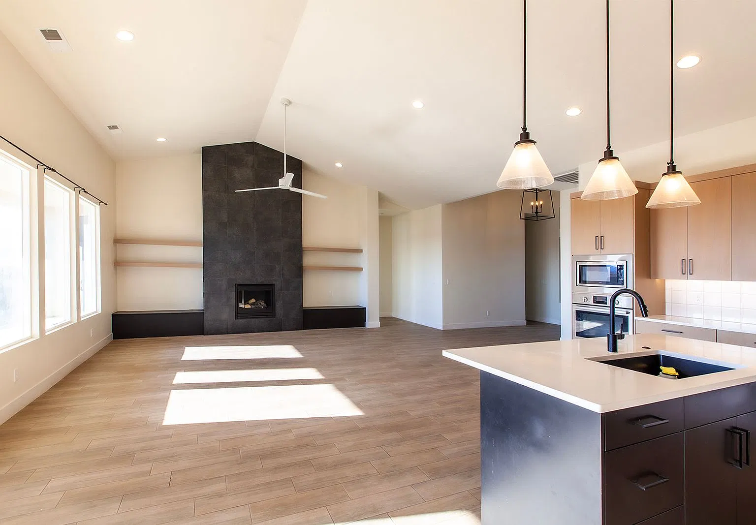 5 bed, 3.5 bath, 2570 sqft, $3,150 — Photo 4