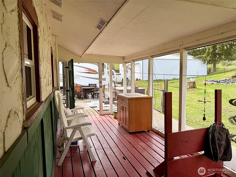 5th image of 58110 View Place NE
