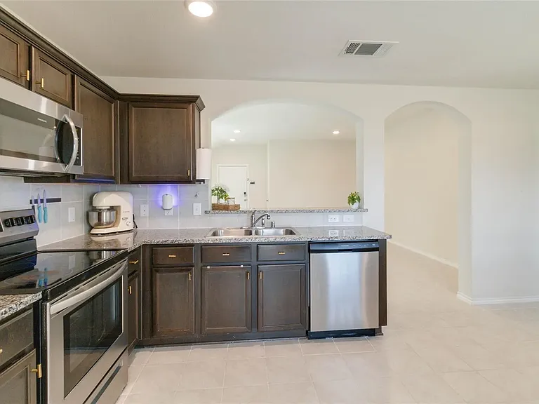 908 Mercury Dr — Photo 8