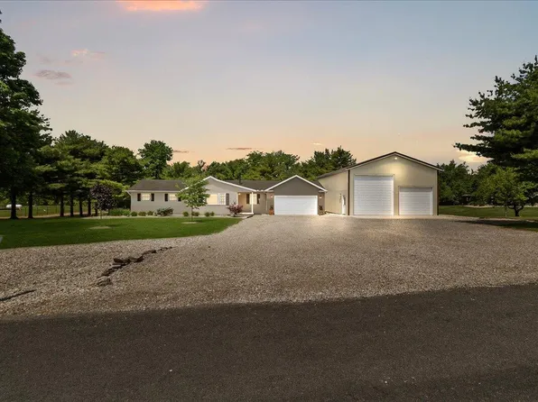 4382 Holiday Ln, Bellefontaine, OH 43311