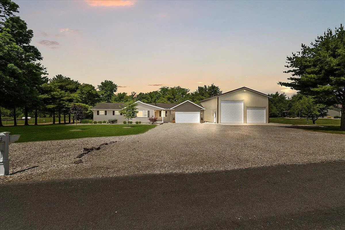 4382 Holiday Ln photo 1
