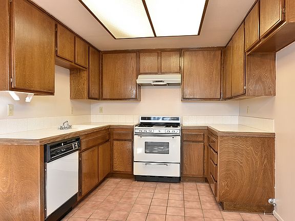 4th image of 884 W. 13th Street #Unit 1