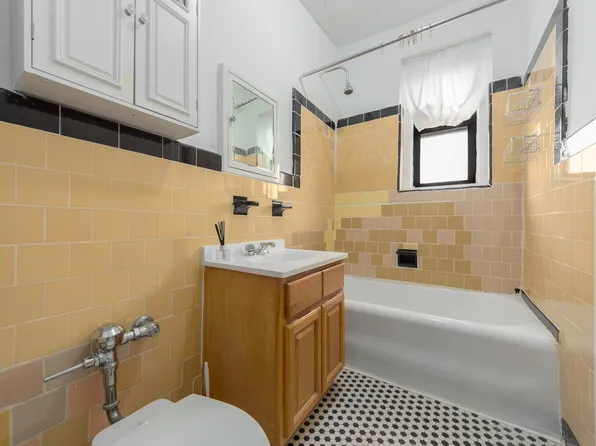 25-90 35th Street image 6 of 6