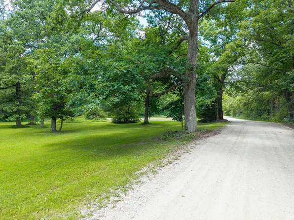 9801 N Hartley Rd, Hallsville, MO 65255