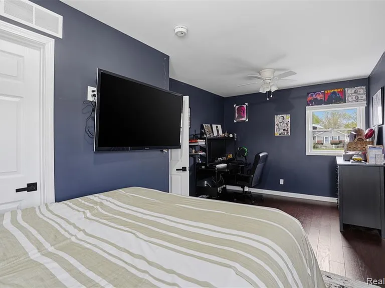 2299 Kingston St — Photo 24