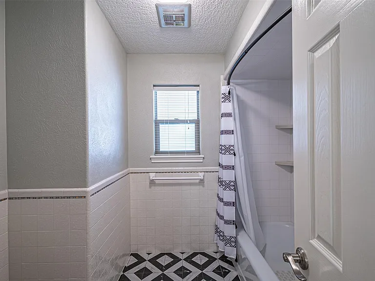17615 Swansbury Dr — Photo 46