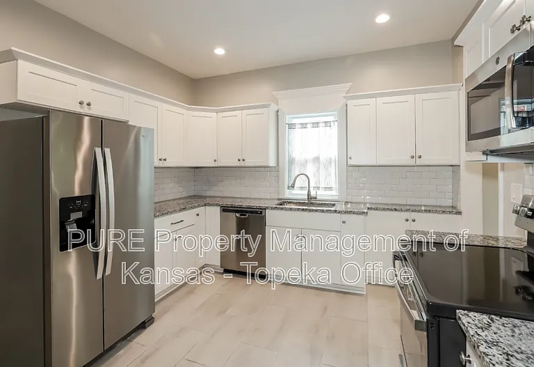 1016 SW College Ave — Photo 24