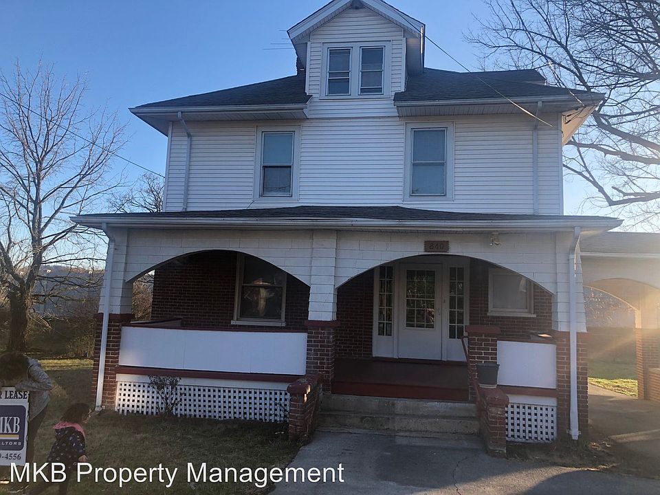 1st image of 840 Queen Ave NW