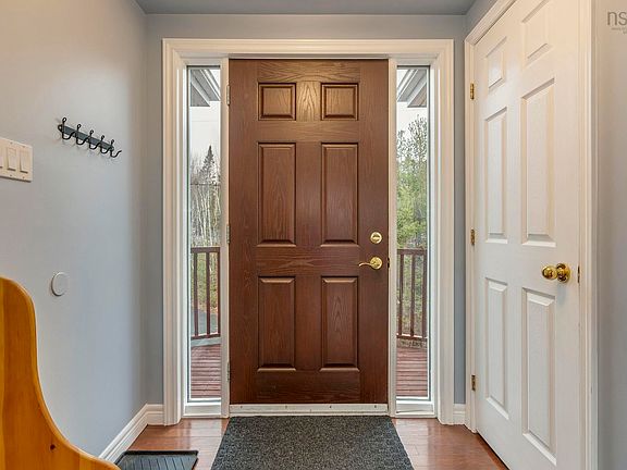 3rd image of 31 Limestone Ave