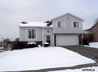 1146 Overland Trl, Papillion, NE 68046