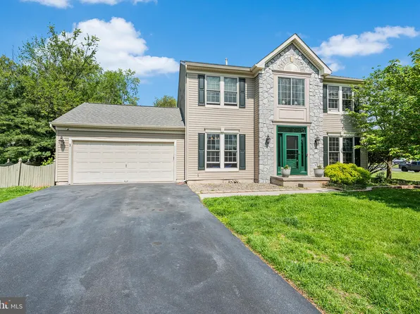1 Deep Pond Dr, Spring City, PA 19475