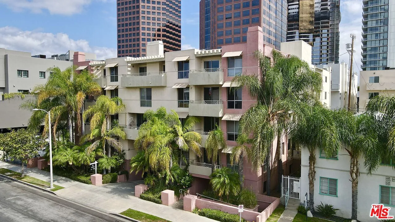 2 bed, 2.5 bath, 1596 sqft, $4,995 — Photo 1
