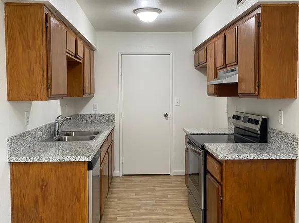 8005 Latham Ct APT 1, Bakersfield, CA 93306