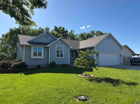 1907 Deerbrook Ln, Emporia, KS 66801