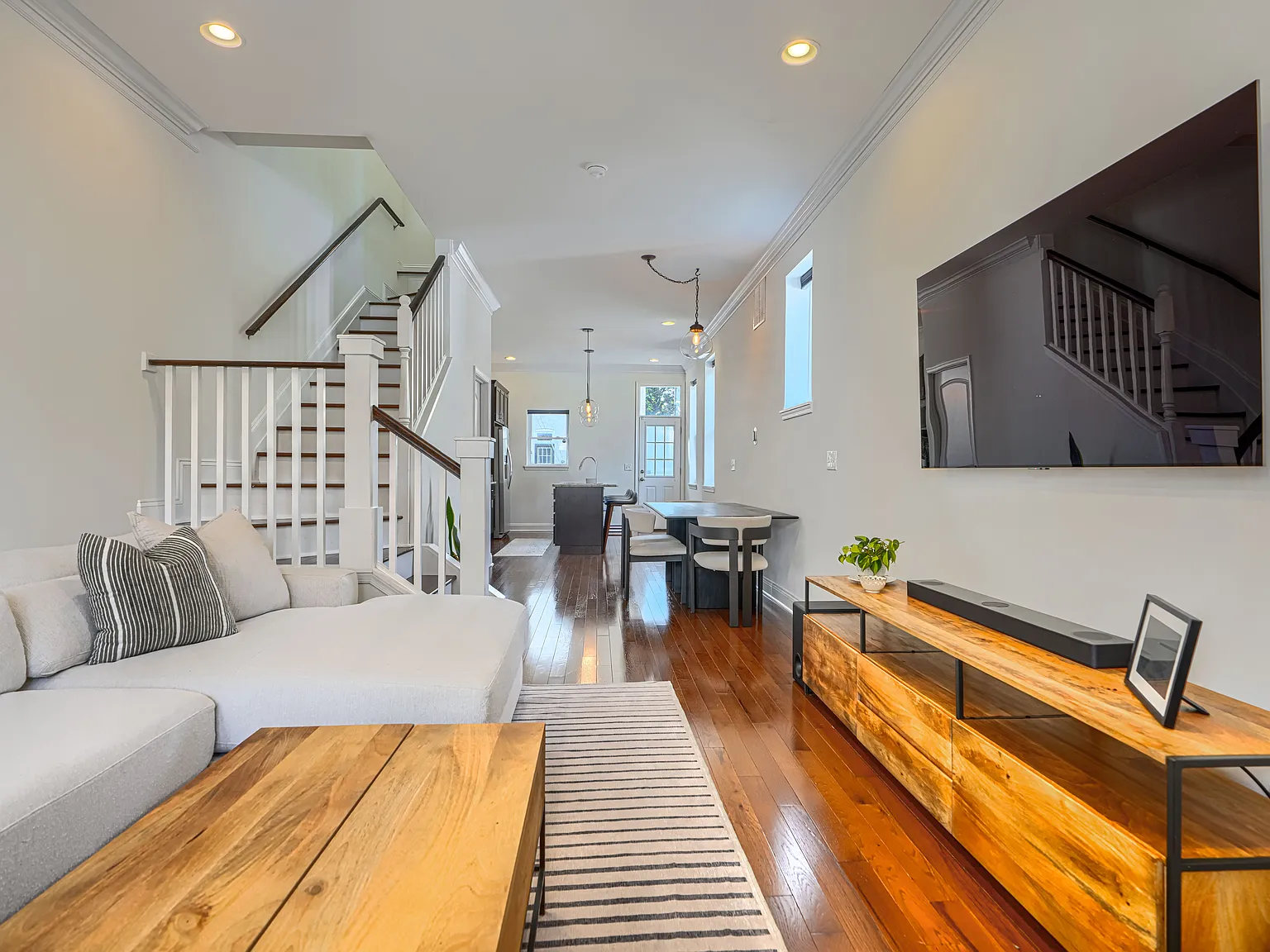 3 bed, 1764 sqft, $3,100 — Photo 4