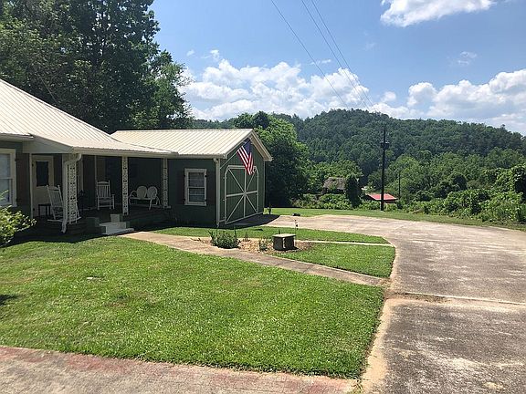 Mountain-view to the back.