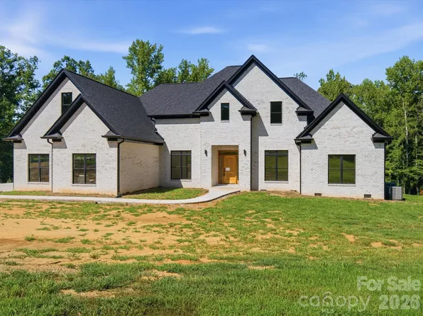 8018 Fairmont Dr, Waxhaw, NC 28173