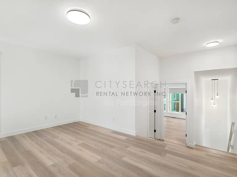 244 Sovereign Cres SW #1 — Photo 22