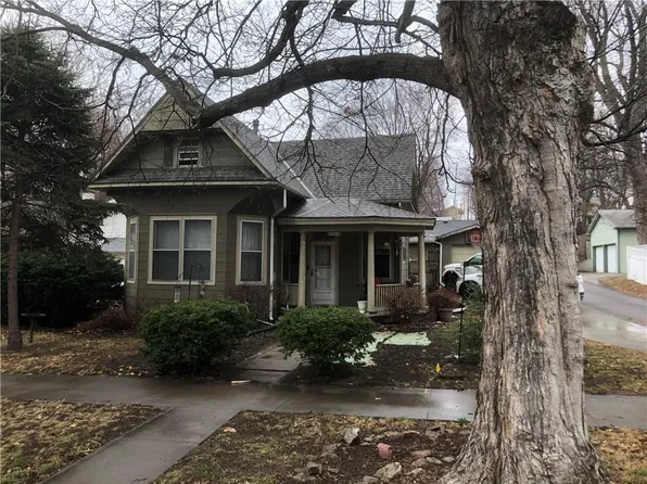 903 S 3rd St, Leavenworth, KS 66048