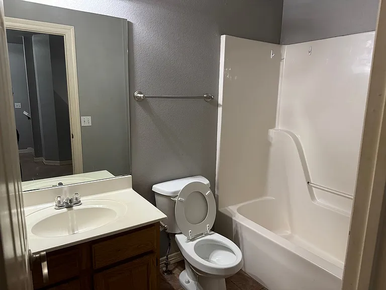 410 Ash St — Photo 17