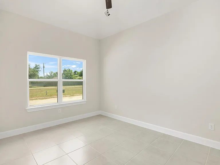 215 Park Cir — Photo 8