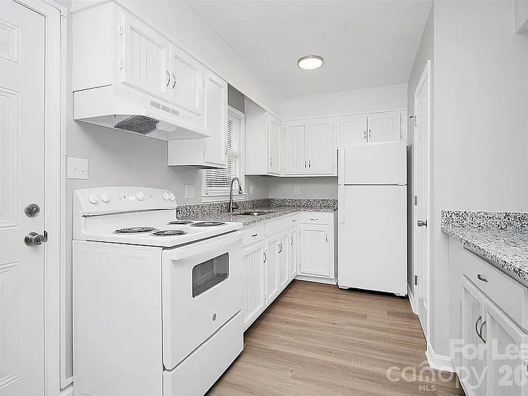 1219 Anderson St — Photo 9