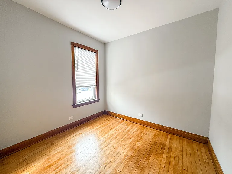 3749 N Hoyne Ave — Photo 7