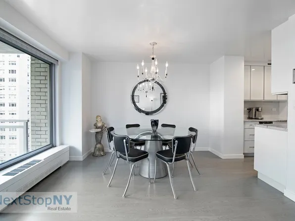 400 East 56th Street 9C image 3 of 11